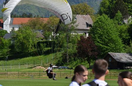 Čez dvesto kamniških otrok in športnikov s ponosom sprejelo in poneslo slovensko baklo (5)